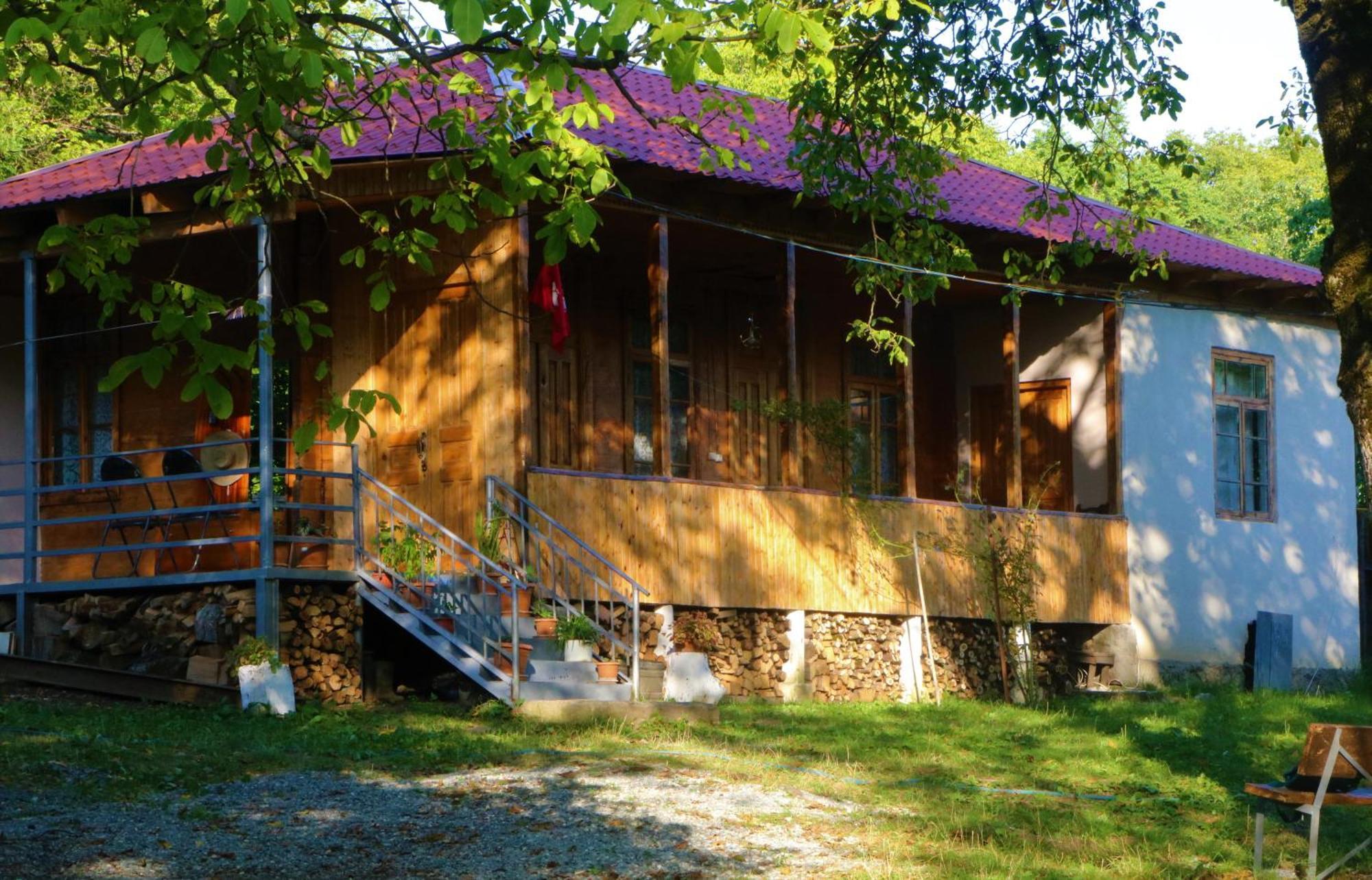 Kipiani Guest House Ყიფიანის Სახლი Khvanchkara Dış mekan fotoğraf