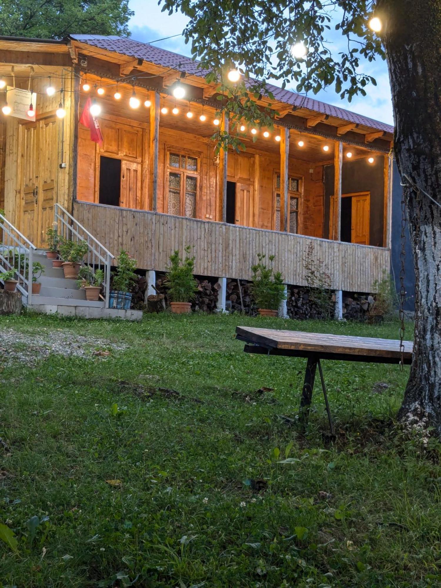 Kipiani Guest House Ყიფიანის Სახლი Khvanchkara Dış mekan fotoğraf