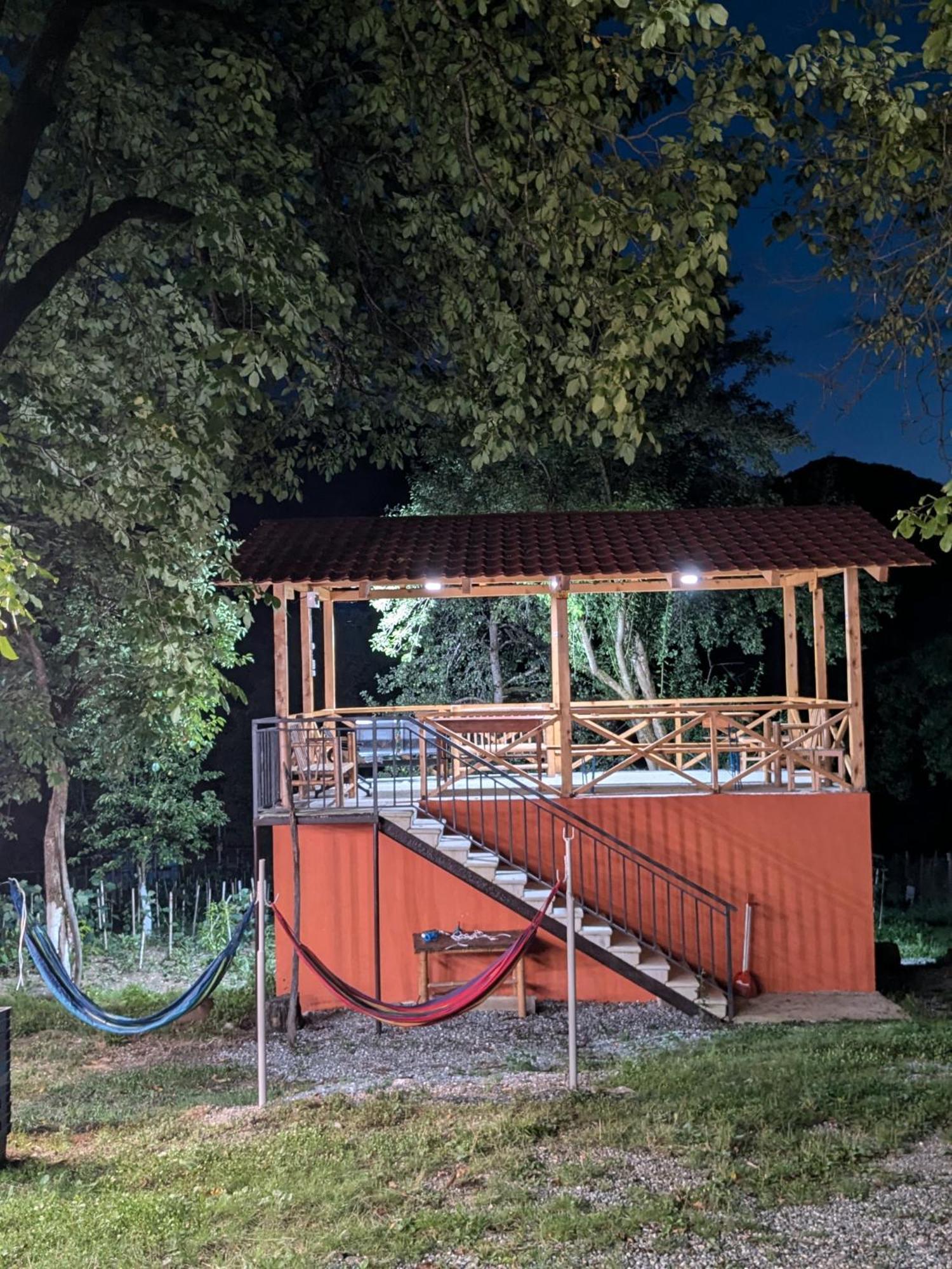 Kipiani Guest House Ყიფიანის Სახლი Khvanchkara Dış mekan fotoğraf
